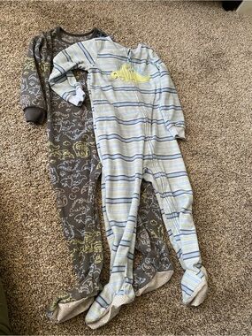 Toddler Gray and Light Blue and Dino Footed One-Pieces Fleece pjs - Size 4T